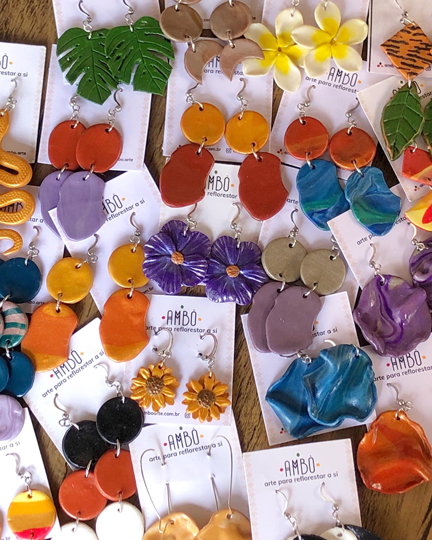 É Carnaval! Seja para foliar, viajar ou descansar… 
Tem promoção da Ambô 🦚 

O cupom de 20%OFF já está no ar! 
Ao finalizar sua compra no site, digite o cupom: FOLIADEAMBO
e receba seu desconto de 20% 🪷

Site atualizado, com peças novas 🌿
www.amboarte.com.br