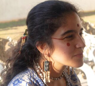 Firmando vida com o brinco Ñamake nessa lembrança do KilomboAldeia 🐟
Que venha o próximo @kilomboaldeiafestival para chacoalhar nosso território, Xamum quebrando concreto 🏹