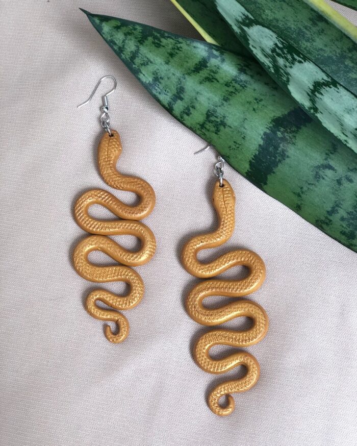 Brinco Serpente Dourada