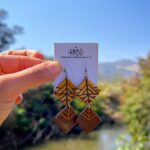Brinco Grafismo Dourado e Marrom